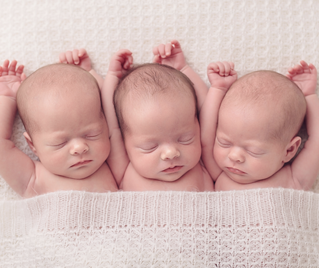 Born Together Friends Forever Heart Melting Newborn Photos Of Born Together Friends Forever Heart Melting Newborn Photos Of