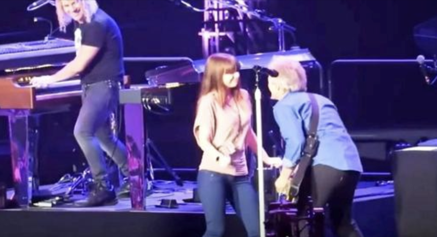 Bon Jovi’s daughter joins him on stage and ‘steals spotlight’ when she ...